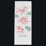 Elegant Greenery Red Calligraphy Christmas Geschenktüte Für Weinflaschen<br><div class="desc">Elegante Greenery Red Calligrafy Weihnachtswein Geschenktasche - Geben Sie das Geschenk des Weines mit dieser schönen,  modernen und festlichen Weihnachtswein Geschenktasche. Jingle All The Way ist gerahmt von üppigen,  handgezückten Weihnachtsgrün. Fügen Sie Ihre eigene Nachricht und Ihren eigenen Namen hinzu.</div>
