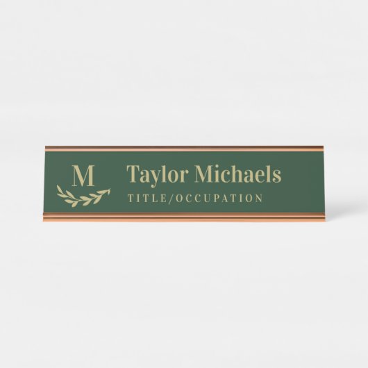 Elegant Greenery Tan Dark Green Monogram & Name Schreibtischnamensplakette (Vorderseite )