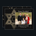 Elegant Hanukkah Gold Moderner Star des David Foto Feiertagskarte<br><div class="desc">Minimal klassische Bar/Bat Mitzvah und Hanukkah moderne Star of David vor einem soliden Hintergrund schafft ein elegantes,  raffiniertes Design. Für andere koordinierende Farben oder passende Produkte,  besuchen Sie JustFharryn @ Zazzle.com oder kontaktieren Sie den Designer,  c/o Fharryn@yahoo.com Alle Rechte vorbehalten. #zazzlemade #christmasdecor</div>