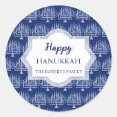 Elegant Happy Hanukkah Menorah Muster Blau Runder Aufkleber (Vorderseite)