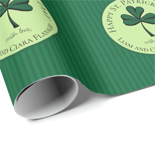 Elegant Happy St Patrick's Day Green Clover Geschenkpapier (Rolleneckpunkt)