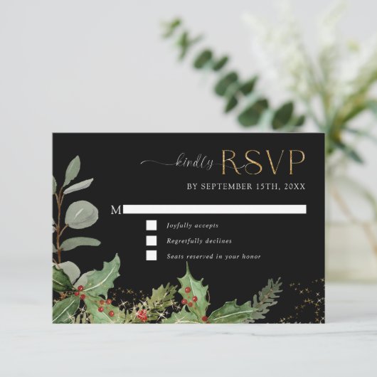 Elegant Holly Berry n Pine Black n Gold Wedding RSVP Karte (Stehend Vorderseite)