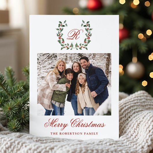 Elegant Holly Berry Wreath Monogram Foto Feiertagskarte