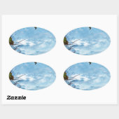 Elegant Holly Christmas, blauer Himmel Ovaler Aufkleber (Blatt)