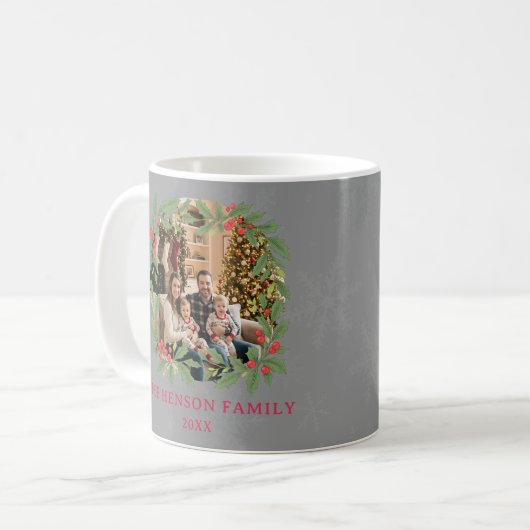 Elegant Holly Wreath Merry Christmas Family Photo Kaffeetasse (Vorderseite Links)
