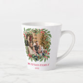 Elegant Holly Wreath Merry Christmas Family Photo Milchtasse (Rechts)