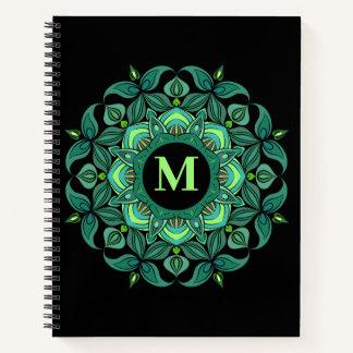 Elegant Hues of Green Mandala Blühe Monogram Notizblock