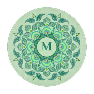 Elegant Hues of Green Mandala Blühe Monogram Schneidebrett