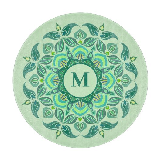 Elegant Hues of Green Mandala Blühe Monogram Schneidebrett (Vorderseite)