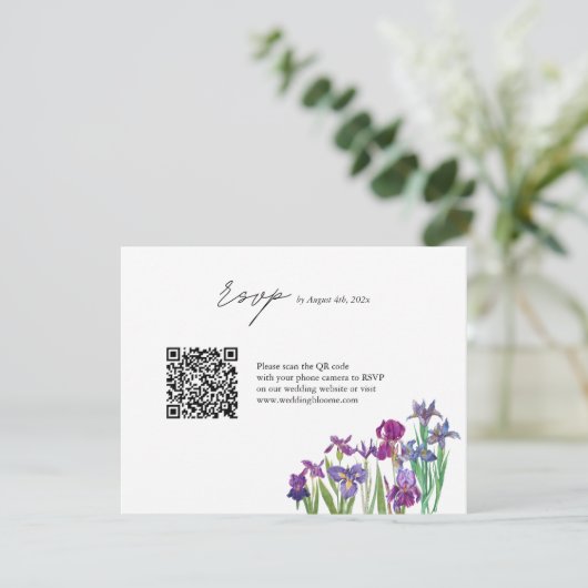 Elegant Iris Blume QR Code Hochzeit RSVP Karte (Stehend Vorderseite)
