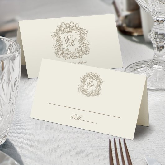 Elegant Ivory Vintage Crest Monogram Wedding Platzkarte