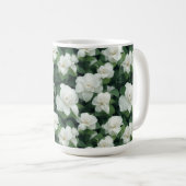 Elegant klassisch grün botanisch weiß Blüte Kaffeetasse (VorderseiteRechts)