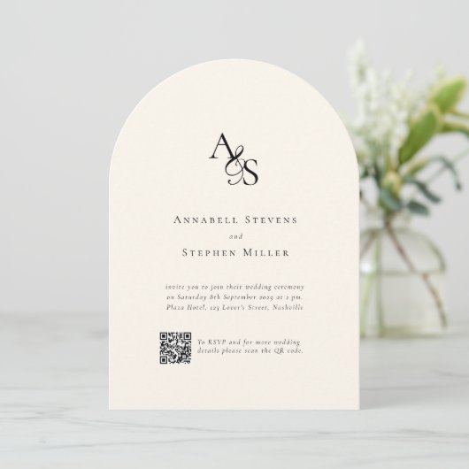 Elegant, klassisch, Monogramm, Beige, QR-Code Hoch Einladung (Stehend Vorderseite)