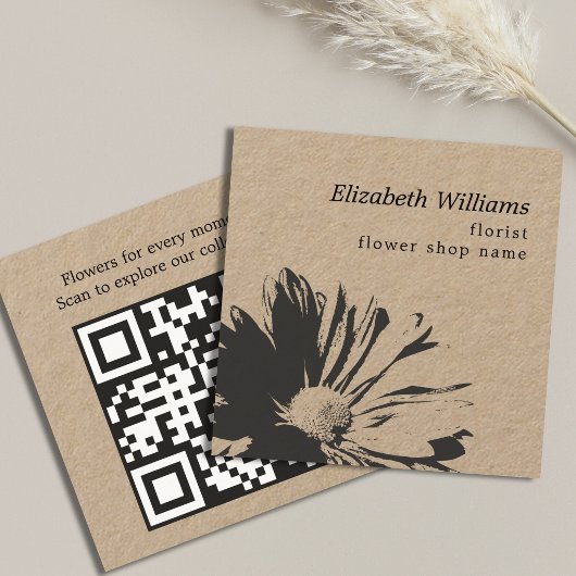 Elegant Kraft Dark Floral Pattern Florist QR code Quadratische Visitenkarte