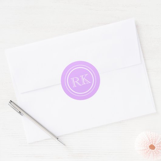 Elegant Lavender Script Professional Monogram Runder Aufkleber (Umschlag)