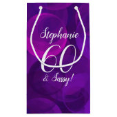 Elegant Lila 60 und Sassy Birthday Party Kleine Geschenktüte (Rückseite)