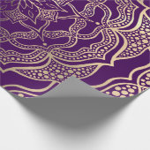 Elegant Lila und Gold Mandala Dark Boho Floral Geschenkpapier (Ecke)
