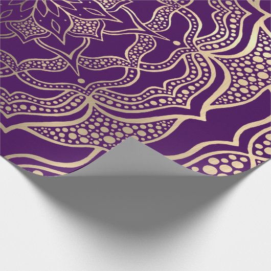 Elegant Lila und Gold Mandala Dark Boho Floral Geschenkpapier (Ecke)