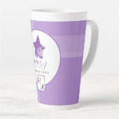 Elegant Lilac Violet Tartan Monogram Milchtasse (Rechte Ecke)