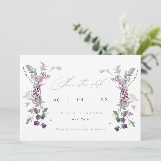 Elegant Lilac Wildblumen Hochzeitsstichtrafcode Save The Date (Stehend Vorderseite)