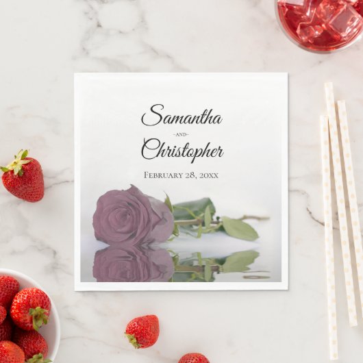 Elegant Long Stemmed Dusty Mauve Rose Wedding Serviette (Beispiel)