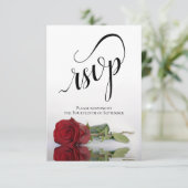 Elegant Long-Stemmed Red Rose Simple Wedding RSVP Karte (Stehend Vorderseite)