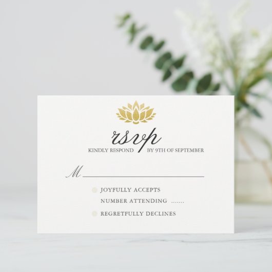 Elegant Lotus Blume Wedding RSVP Card (Stehend Vorderseite)