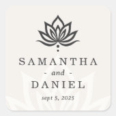 Elegant lotus flower monogram light neutral ivory quadratischer aufkleber (Vorderseite)