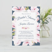 Elegant Magnolia Blumendell Bridal Einladung (Stehend Vorderseite)