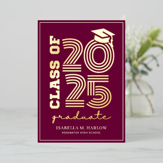 Elegant Maroon Gold Highschool Grad Ankündigung (Stehend vorne)