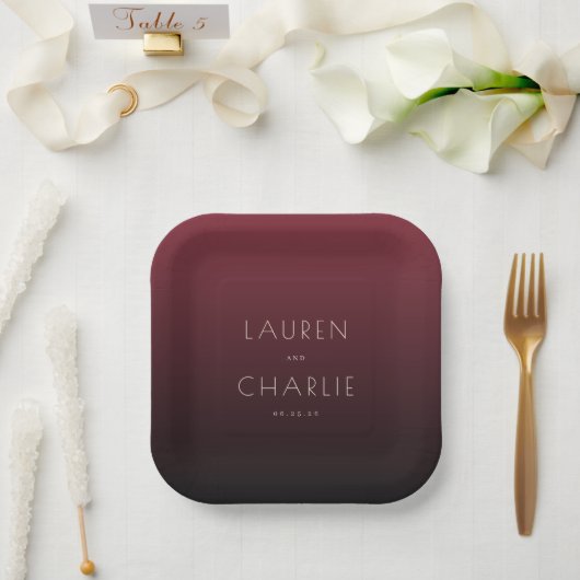 Elegant Maroon Minimalist Names Pappteller (Hochzeit)