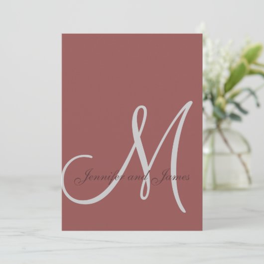 Elegant Marsala Gray Wedding Invitations Initial Einladung (Stehend Vorderseite)