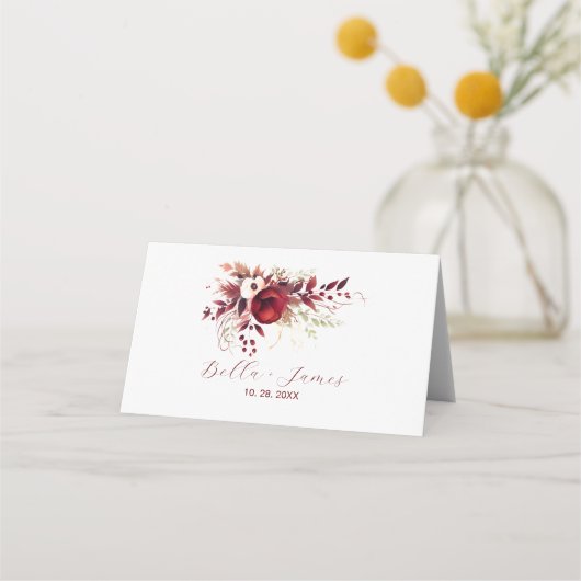 Elegant Marsala Red Floral Wedding Platzkarte (Rückseite)