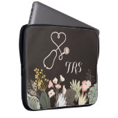 Elegant Medical Doctor or Nurse Floral Monogram Laptopschutzhülle (Vorne Rechts)