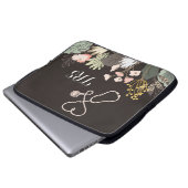 Elegant Medical Doctor or Nurse Floral Monogram Laptopschutzhülle (Vorne Knopf)