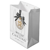 Elegant Merry Christmas Bauble Mittlere Geschenktüte (Vorderseite Schrägansicht)