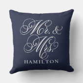 Elegant Midnight Mr. and Mrs. Script Custom Monogr Kissen (Rückseite)