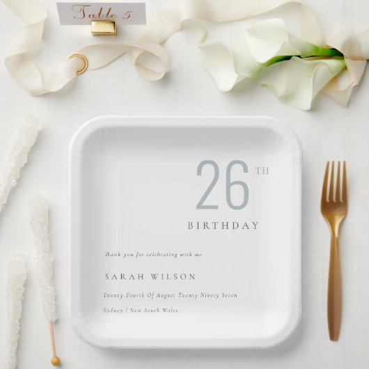 Elegant Minimal Bold Dusky Blau jedes Alter Geburt Pappteller (Hochzeit)