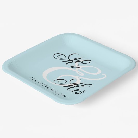 Elegant Minimal Mr. und Mrs. Wedding Pappteller (Gewinkelt)