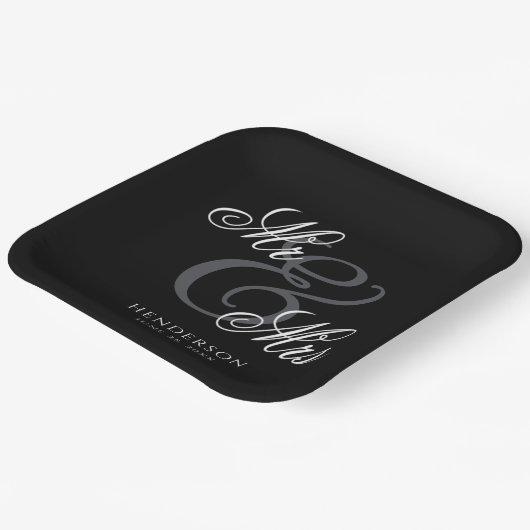 Elegant Minimal Mr. und Mrs. Wedding Pappteller (Gewinkelt)