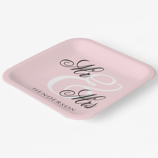 Elegant Minimal Mr. und Mrs. Wedding Pappteller (Gewinkelt)