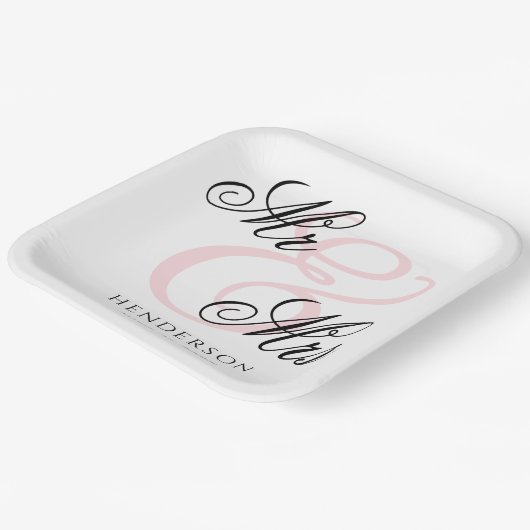 Elegant Minimal Mr. und Mrs. Wedding Pappteller (Gewinkelt)
