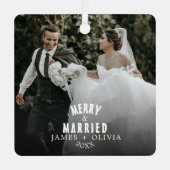 Elegant Minimalist Bold Merry and Married Photo Ornament Aus Metall (Vorderseite)