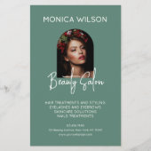 Elegant minimalist soft green beauty salon flyer (Vorne)
