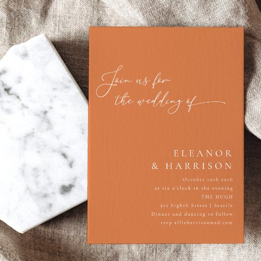 Elegant Minimalistisch Burnt Orange Script Wedding Einladung