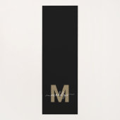 Elegant Modern Black Gold Erstname Monogram Yogamatte (Rückseite)