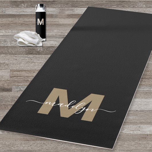 Elegant Modern Black Gold Erstname Monogram Yogamatte
