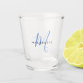 Elegant Modern Blue Script Monogram Schnapsglas (Vorderseite)