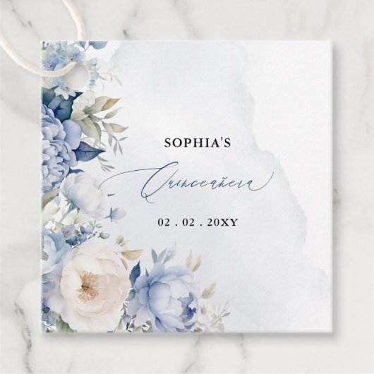 Elegant Modern Dusty Blue Floral Quinceñera Geschenkanhänger (Vorderseite)