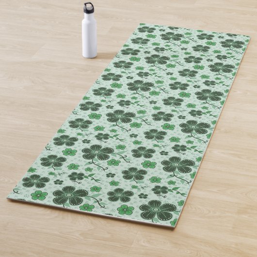 Elegant, Modern Flower Pattern on Green Yogamatte (Beispiel)